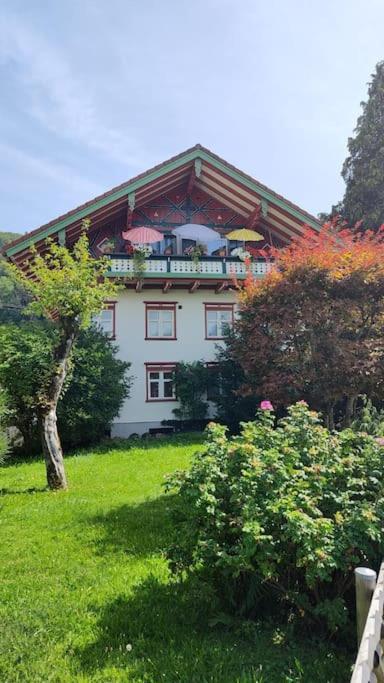 Ferienwohnung Resl - Geschmackvoll Renoviert & Zentral Im Historischen Schindelhaus Oberstaufen Eksteriør billede